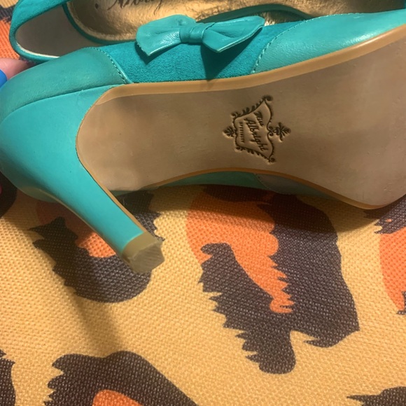 Miss Albright Side Bow Pump - Specialty Vintage Inspired - Picture 7 of 8